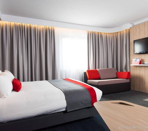 Holiday Inn Express London Luton Airport, an IHG Hotel