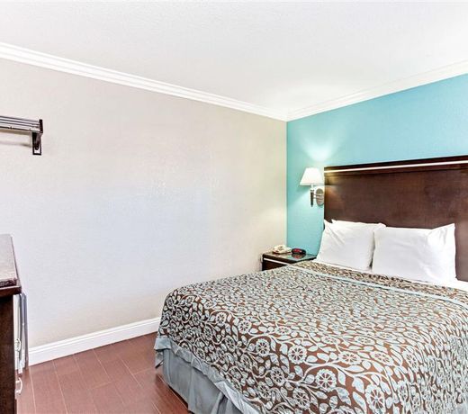 Days Inn by Wyndham Long Beach City Center