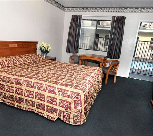 Hollywood Inn Express North