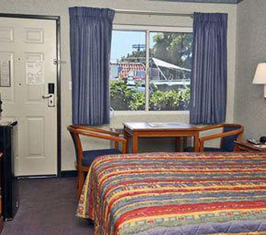 Travelodge by Wyndham Hollywood-Vermont/Sunset