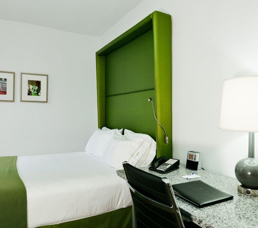 Hotel Cass - A Holiday Inn Express at Magnificent Mile, an IHG Hotel