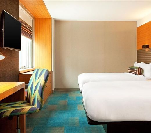 Aloft Chicago Downtown River North