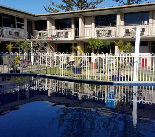 Montego Mermaid Beach Motel