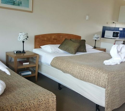 Montego Mermaid Beach Motel