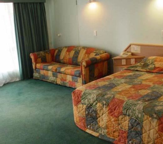 Runaway Bay Motor Inn