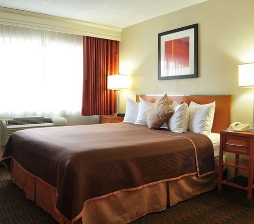 Howard Johnson by Wyndham San Diego Sea World