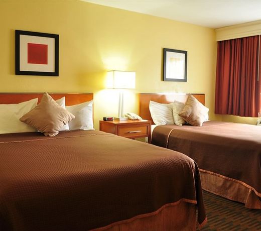 Howard Johnson by Wyndham San Diego Sea World