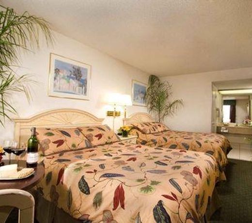 Travelodge by Wyndham San Diego Downtown Convention Center