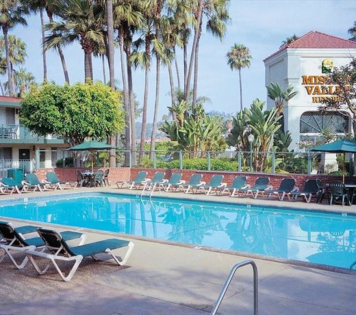 Legacy Resort Hotel & Spa