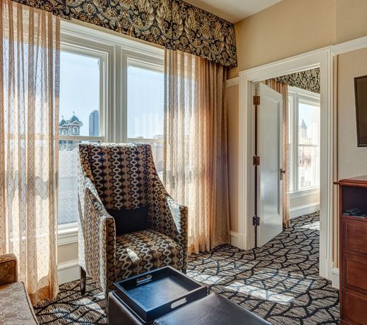 Gaslamp Plaza Suites