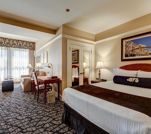 Gaslamp Plaza Suites