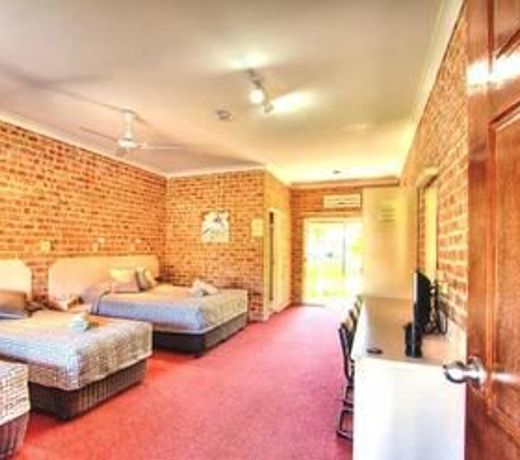 Gloucester Country Lodge Motel