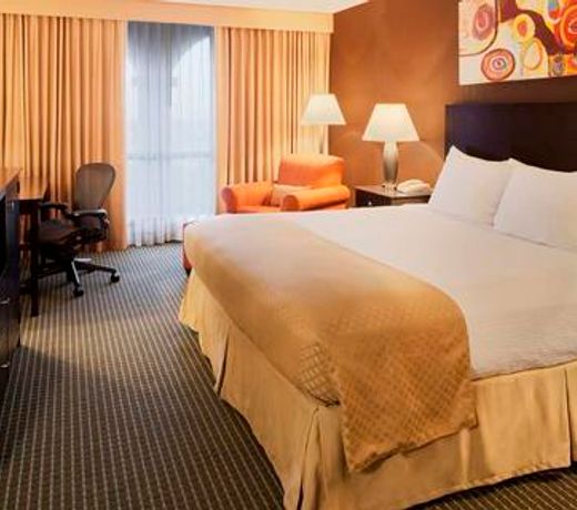 DoubleTree by Hilton Dallas Market Center
