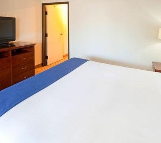 Holiday Inn Express & Suites Dallas Park Central Northeast, an IHG Hotel