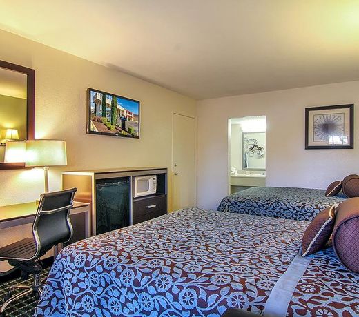 Days Inn by Wyndham Market Center Dallas Love Field