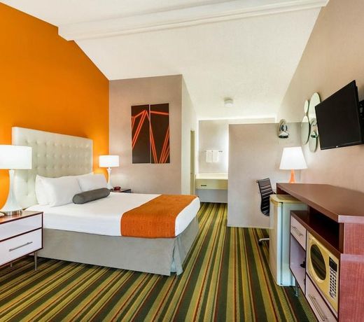 Howard Johnson by Wyndham Phoenix Airport/Downtown Area