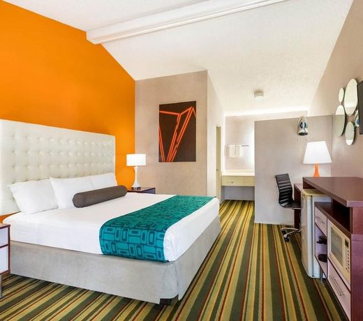 Howard Johnson by Wyndham Phoenix Airport/Downtown Area