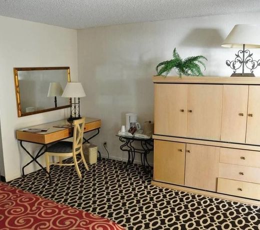 Delos Reyes Palm Springs