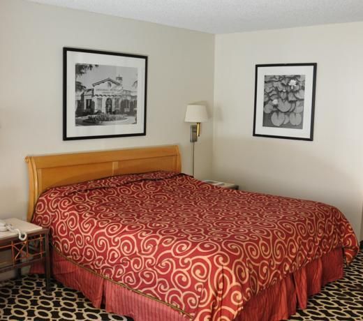 Delos Reyes Palm Springs