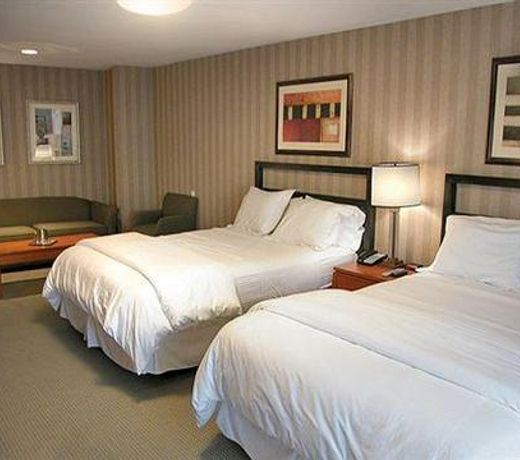 7 Springs Inn & Suites