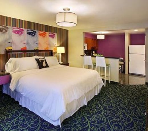 7 Springs Inn & Suites