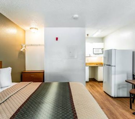 HomeTowne Studios by Red Roof Nashville - Airport/Briley Pkwy