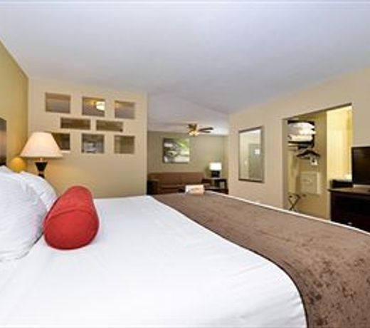 Quality Suites Nashville Airport