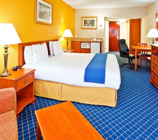 Holiday Inn Express & Suites Nashville-I-40 & I-24(Spence Lane), an IHG Hotel
