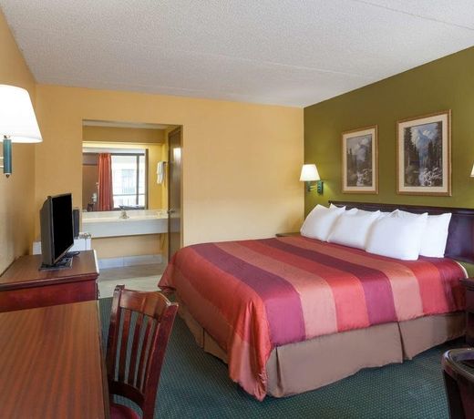 Days Inn by Wyndham Nashville Saint Thomas West Hospital