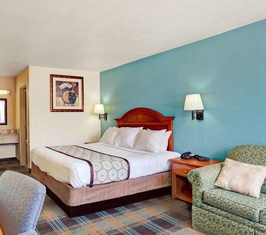 Super 8 by Wyndham Nashville Downtown