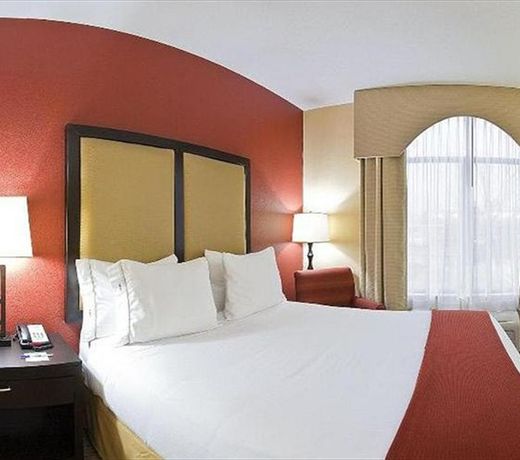 Holiday Inn Express Nashville-Opryland, an IHG Hotel