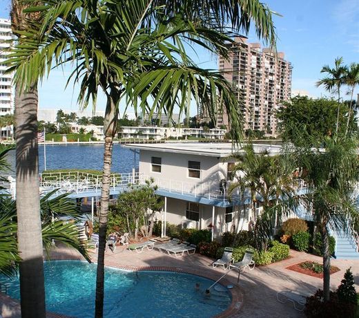 Holiday Isle Yacht Club