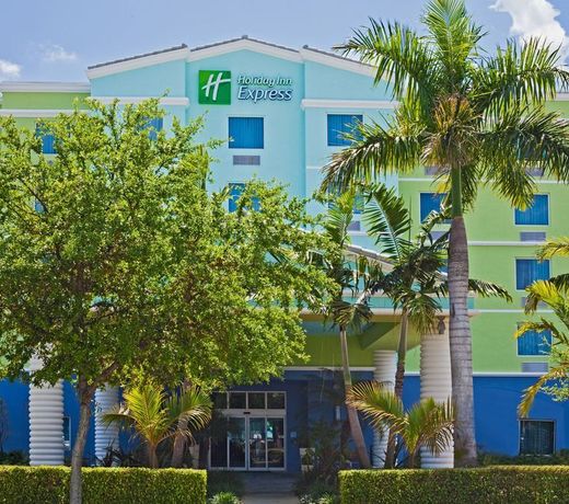 Holiday Inn Express Hotel & Suites Fort Lauderdale Airport/Cruise Port, an IHG Hotel