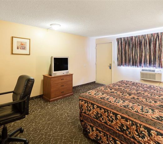 Howard Johnson by Wyndham Spokane