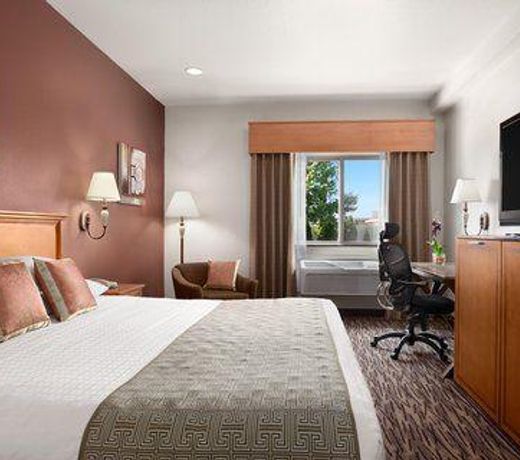 Best Western PLUS Peppertree Airport Inn
