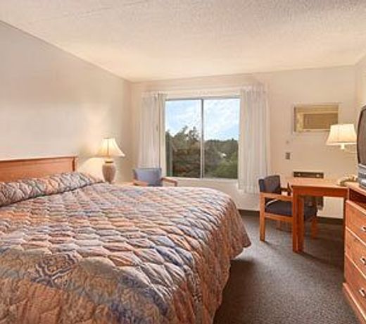Days Inn & Suites by Wyndham Spokane