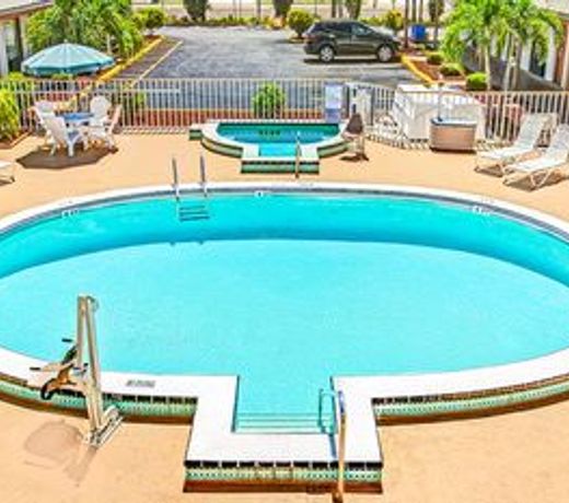 Days Inn by Wyndham St. Petersburg Central