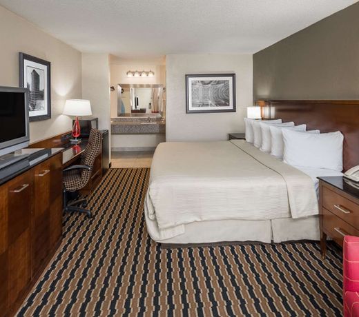 Days Inn by Wyndham Charlotte Airport North