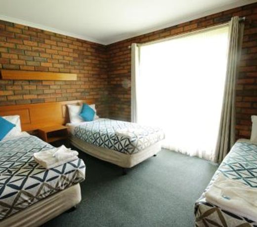 Golden Palms Motel