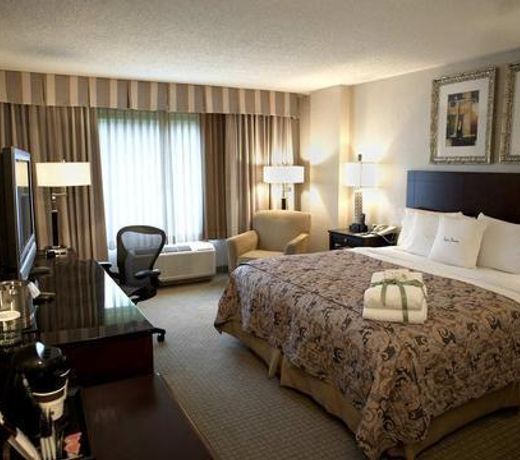 DoubleTree by Hilton Charlotte Airport
