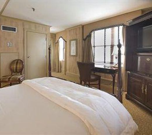 Dunhill Hotel