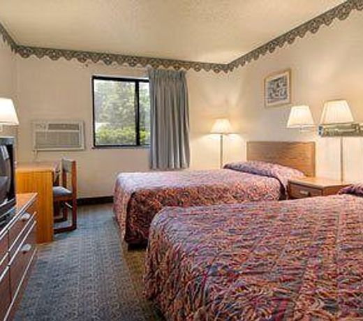 Super 8 by Wyndham Charlotte University