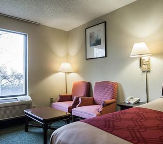 Quality Inn Airport-Near Uptown