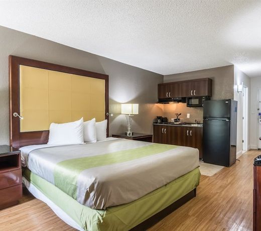 Econo Lodge Airport near Billy Graham Parkway