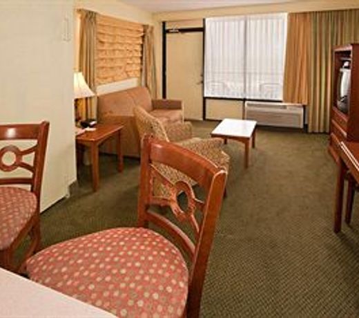 LA PLAYA RESORT & SUITES