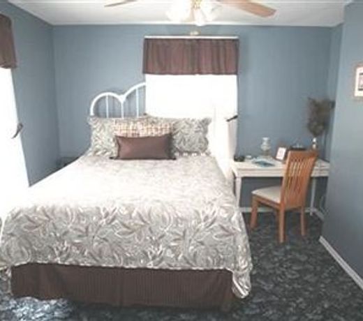AUGUST SEVEN INN