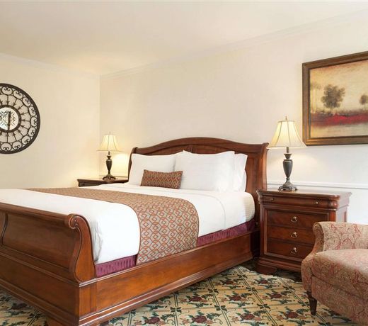 Hayes Mansion San Jose, Curio Collection by Hilton