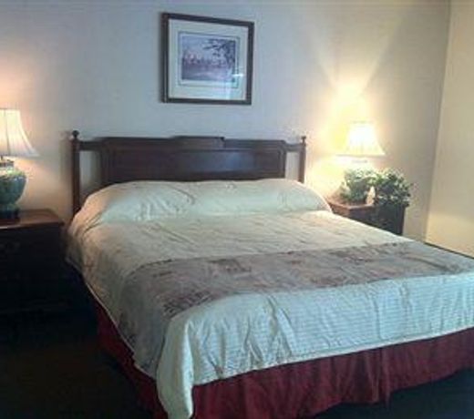 Caravelle Inn & Suites