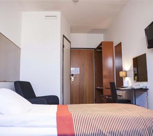Pilot Airport Hotel