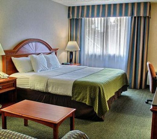Days Inn & Suites by Wyndham Cincinnati North